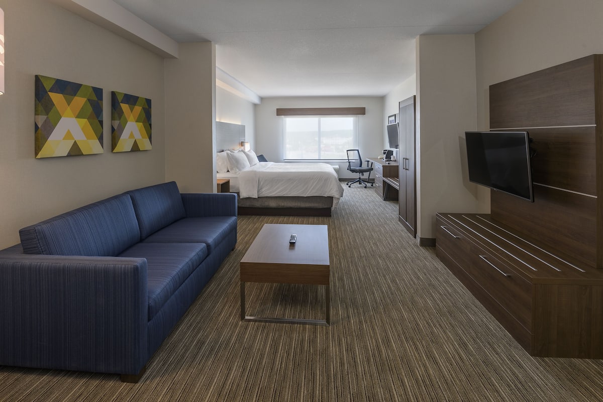 Egyptian cotton sheets, premium bedding, pillowtop beds, in-room safe