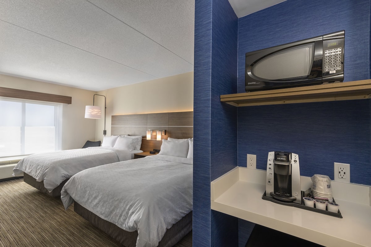 Egyptian cotton sheets, premium bedding, pillowtop beds, in-room safe