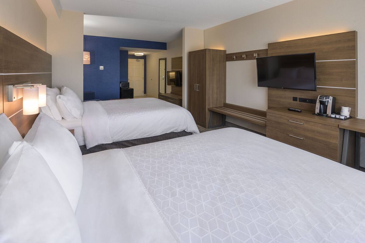 suite, multiple beds | egyptian cotton sheets, premium bedding, pillow-top beds, in-room safe