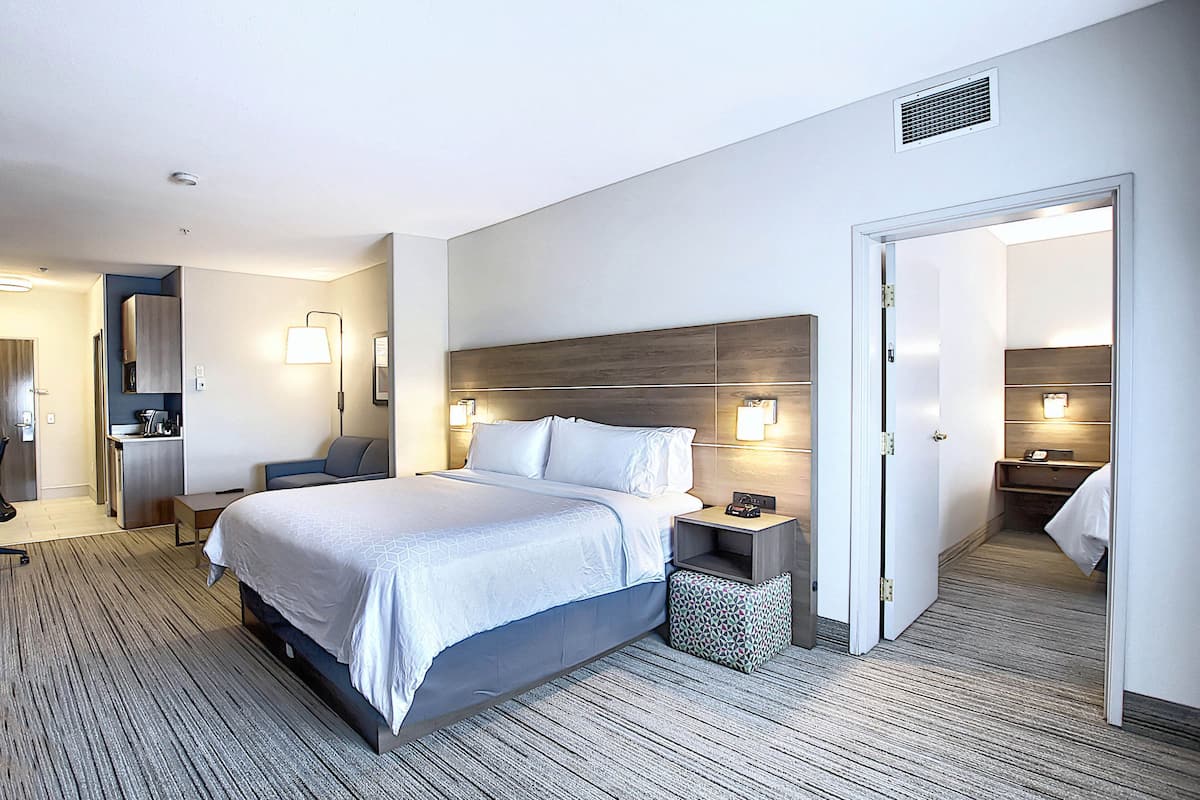 1 habitación, ropa de cama de alta calidad, edredón y escritorio