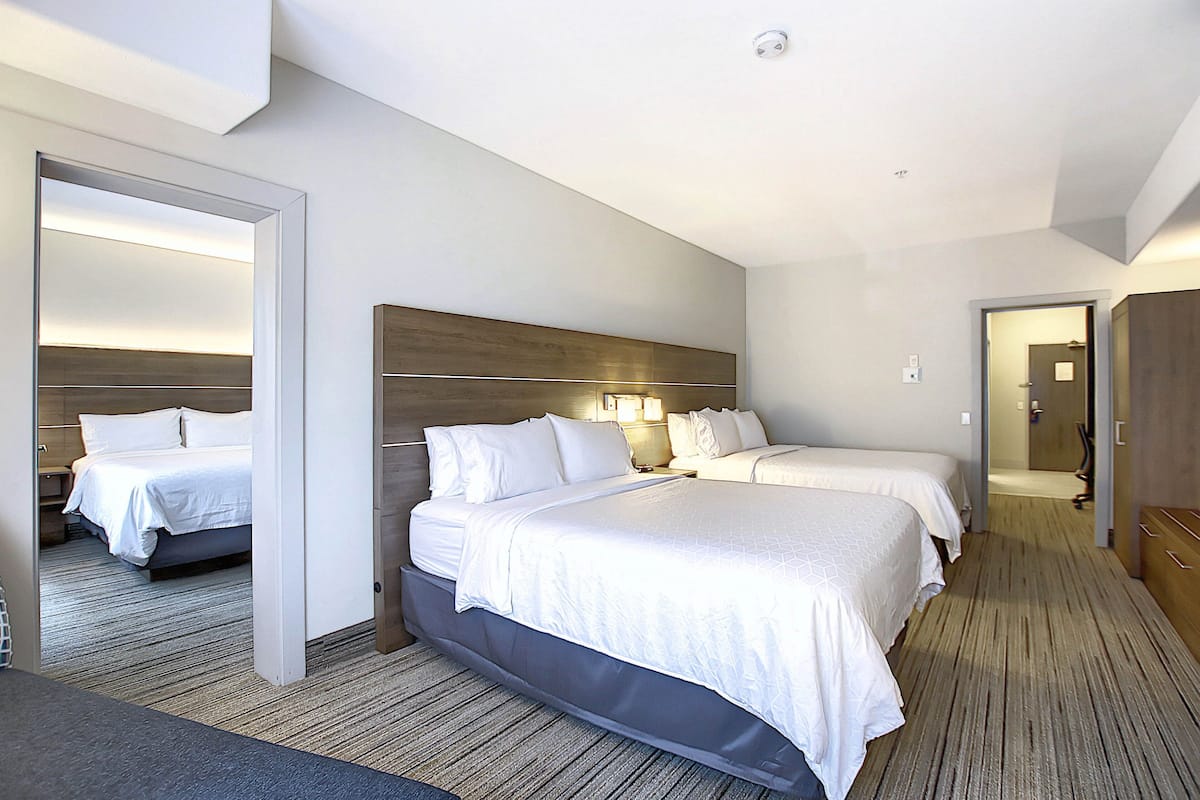 1 habitación, ropa de cama de alta calidad, edredón y escritorio