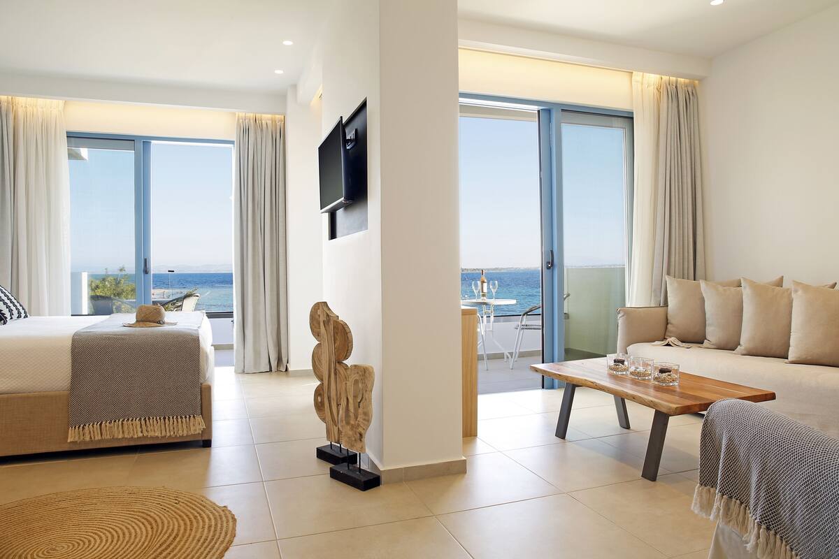 junior suite | 1 bedroom, premium bedding, down duvets, pillow-top beds