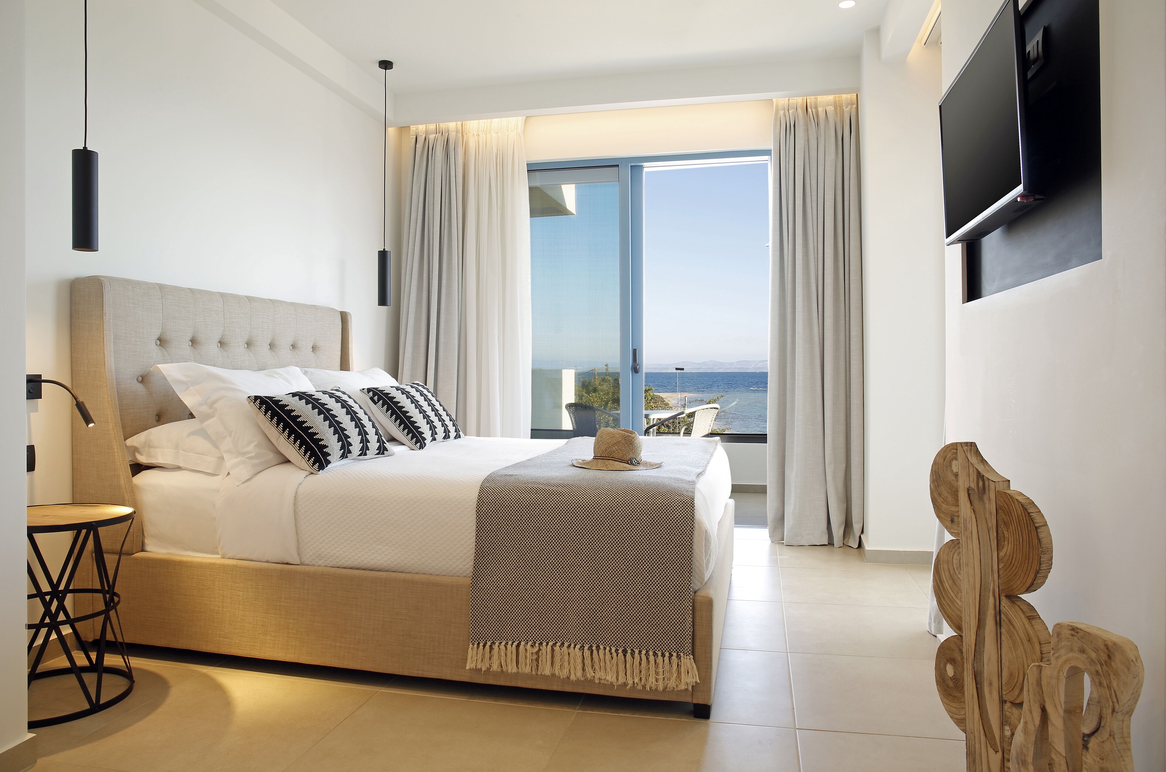 Junior Suite | Premium bedding, down comforters, pillowtop beds, desk