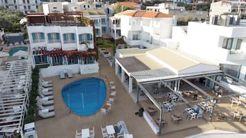 Seasonal outdoor pool, pool umbrellas