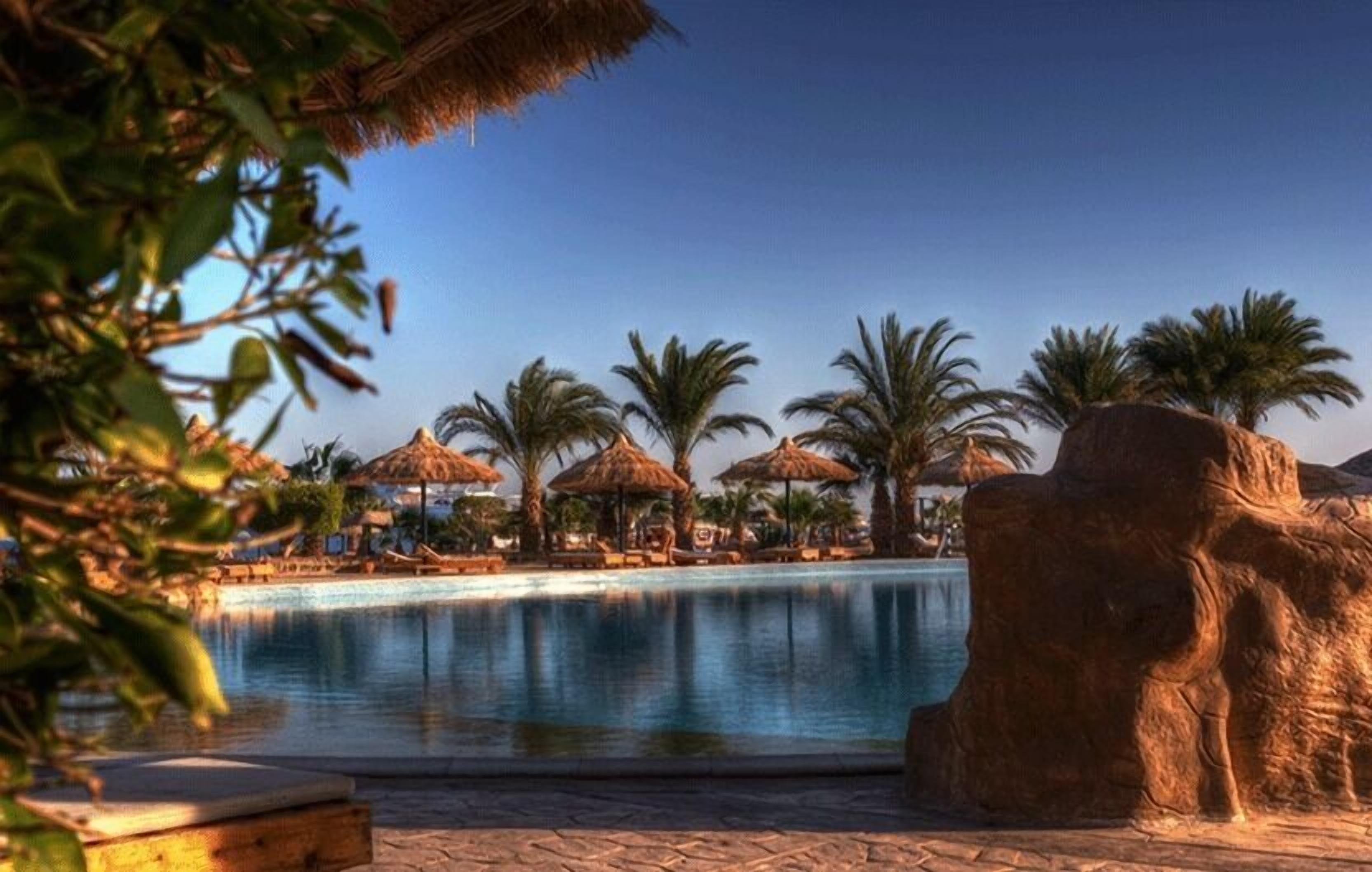 3 outdoor pools, pool umbrellas, sun loungers