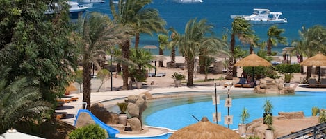 3 piscinas externas, guarda-sóis, espreguiçadeiras