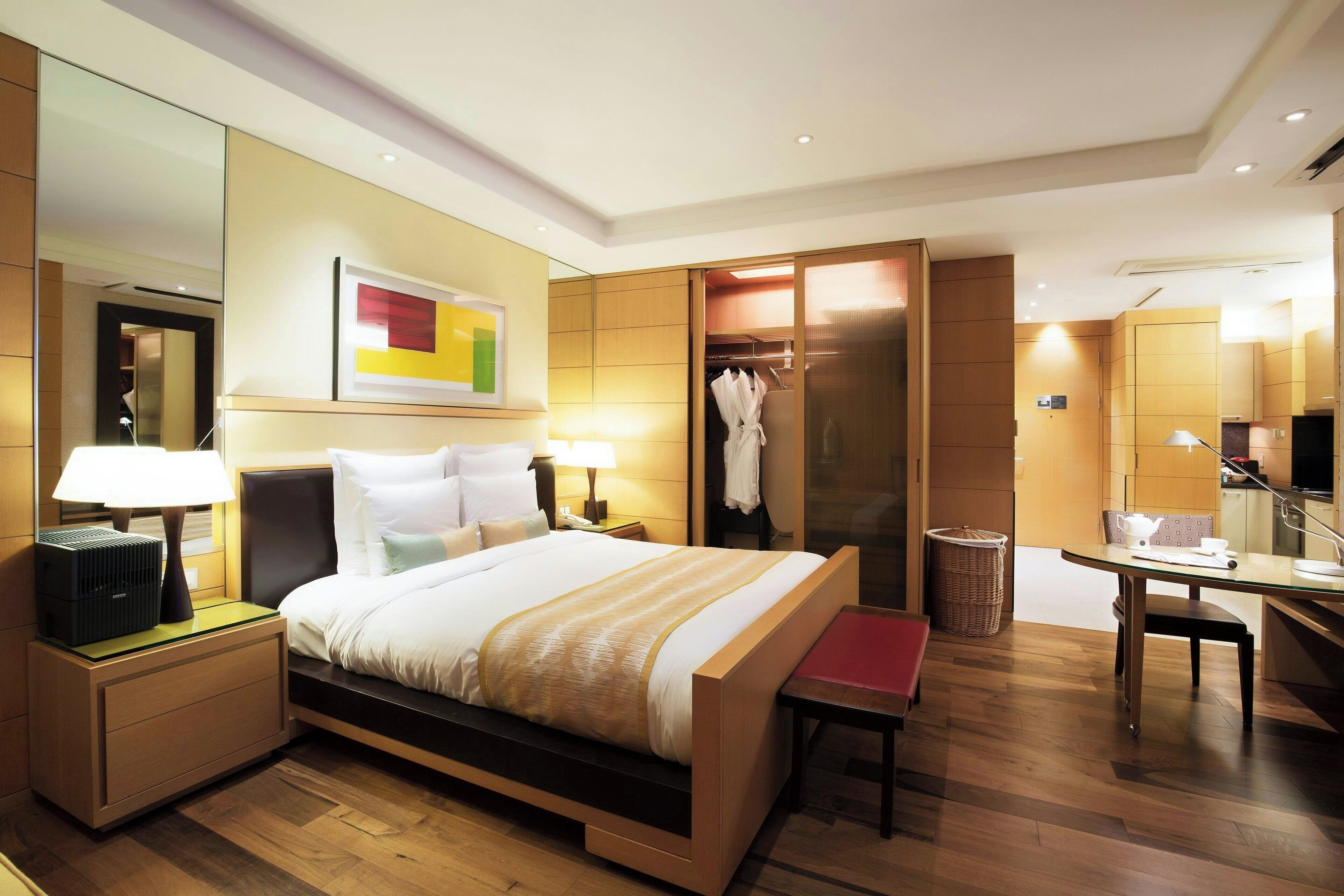 Studio Suite, 1 King Bed, City View | Down duvets, pillow-top beds, minibar, in-room safe