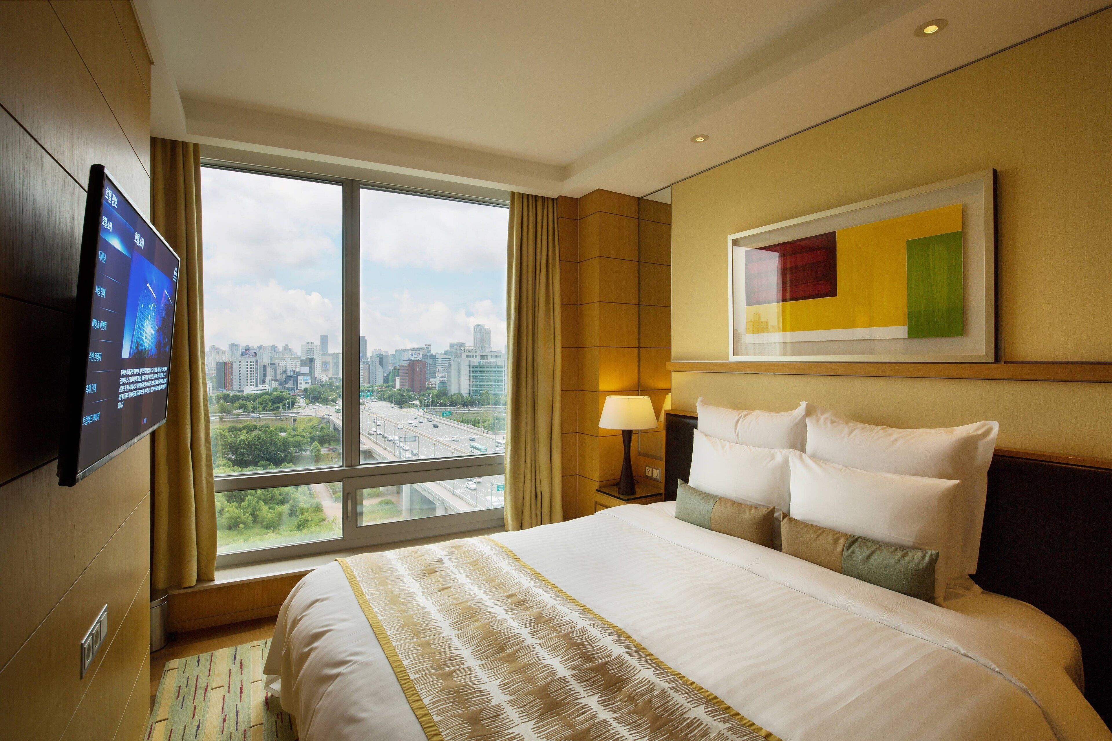 suite, 1 bedroom, non smoking, city view | 1 bedroom, down duvets, pillow-top beds, minibar