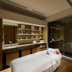 Couples treatment room(s), sauna, hot tub, steam room, body treatments