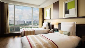 1 bedroom, down duvets, pillow-top beds, minibar