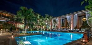 2 piscinas al aire libre, tumbonas