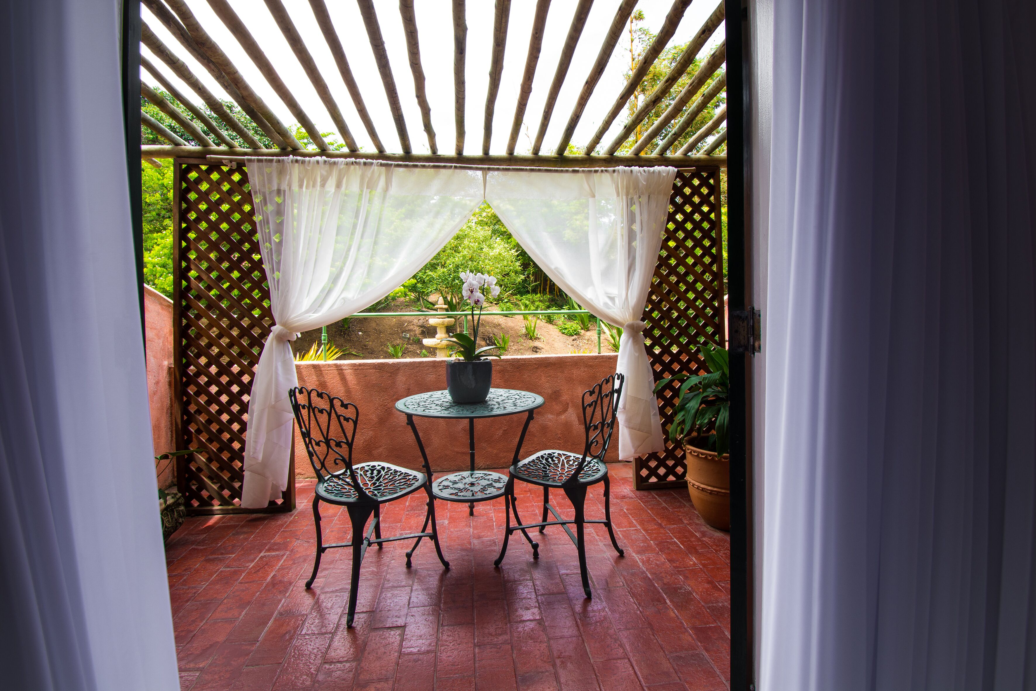 Premium Room, 1 King Bed, Balcony, Garden View | Premium bedding, minibar, in-room safe, individually decorated