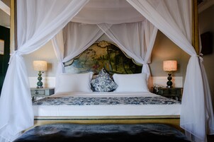 Premier Suite, 1 King Bed, Hot Tub, Partial Ocean View | Premium bedding, minibar, in-room safe, individually decorated