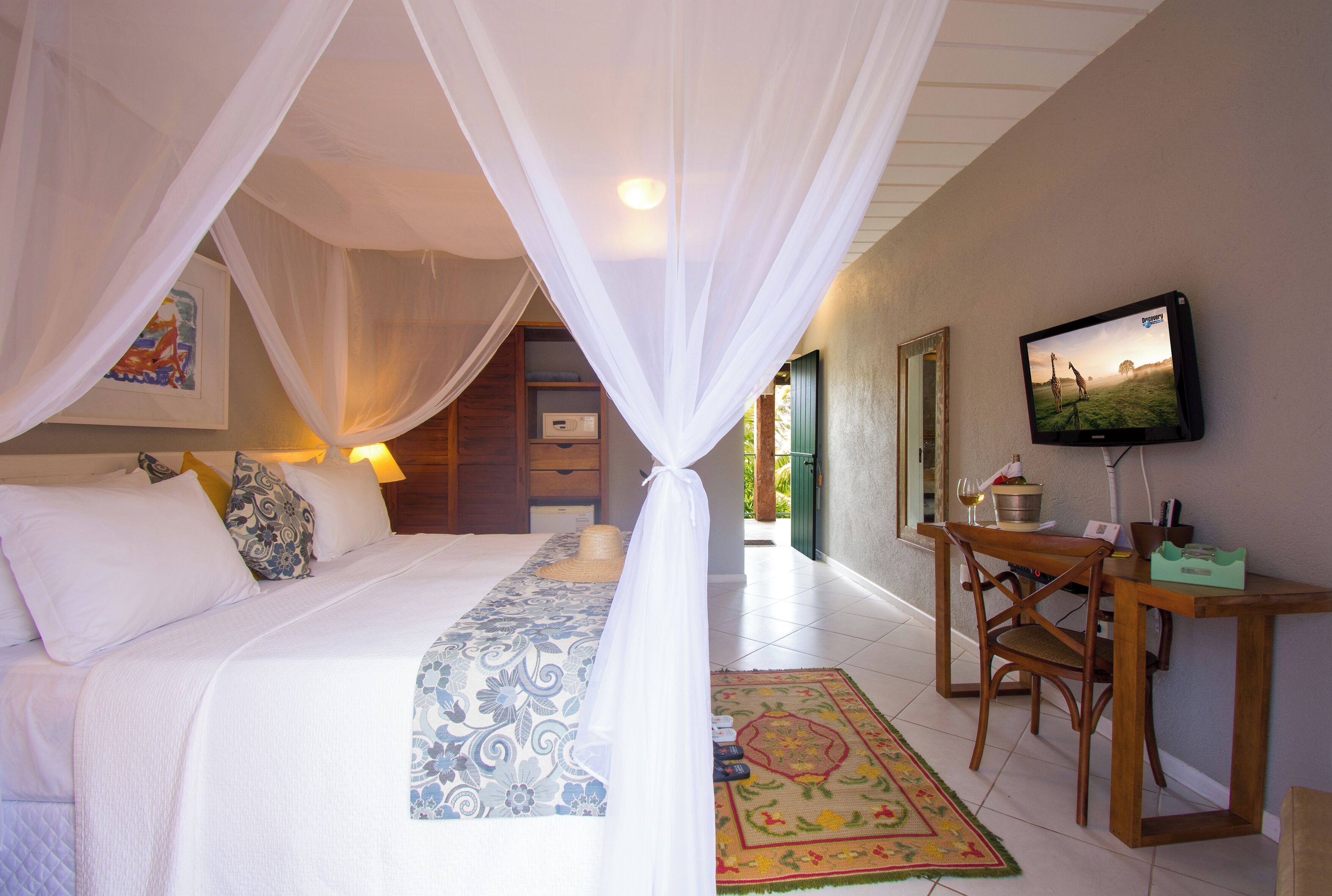 Ropa de cama de alta calidad y minibar 