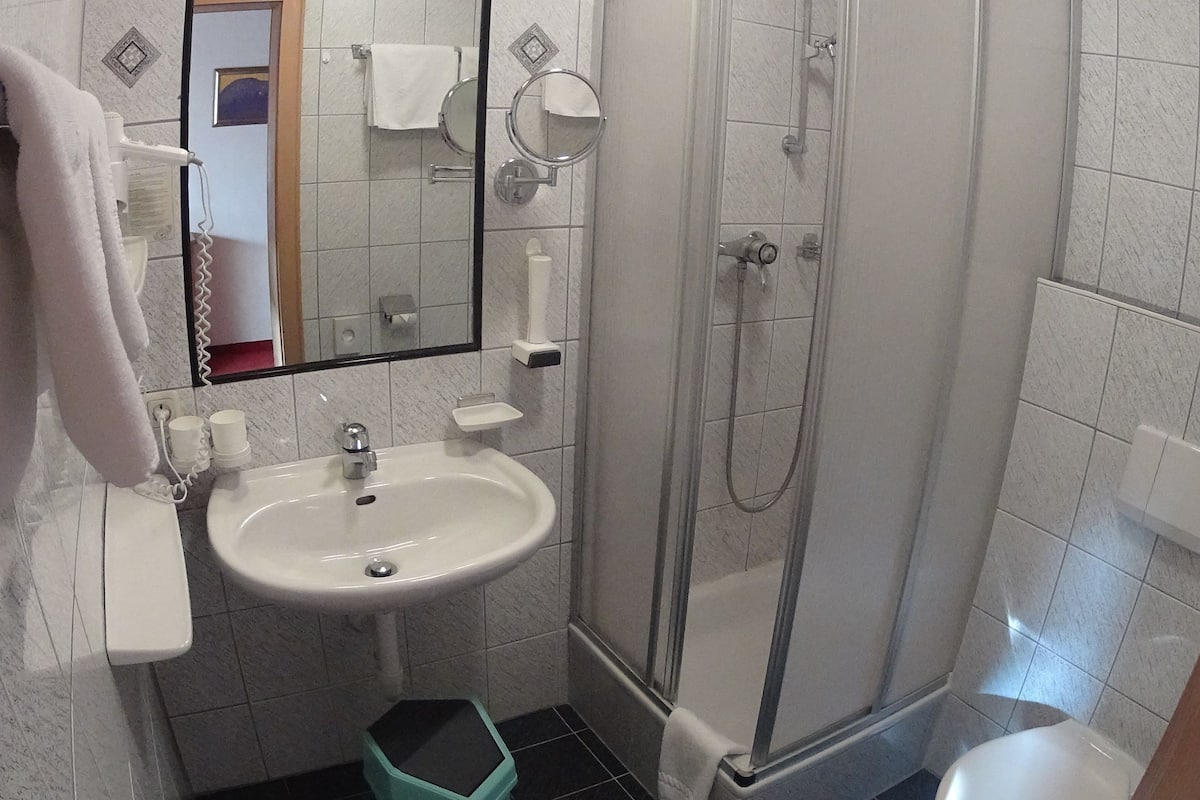 junior suite | bathroom | shower, hair dryer, towels
