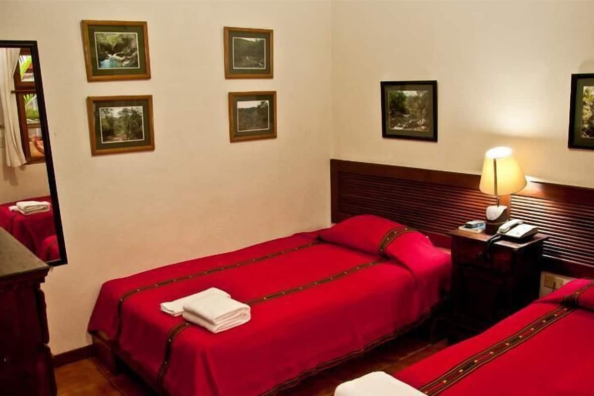 Quarto triplo | Cofres nos quartos, individualmente decorados