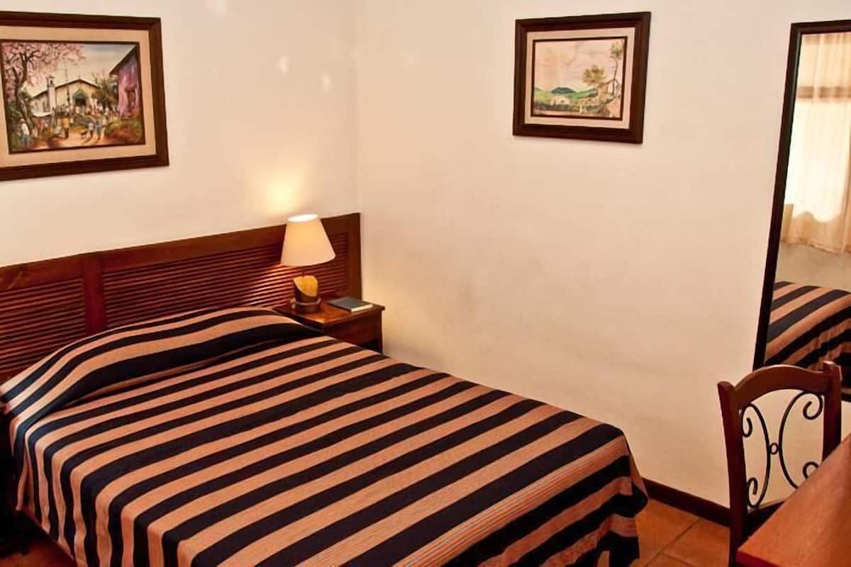 Quarto Standard, 1 cama de solteiro | Cofres nos quartos, individualmente decorados