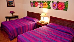 Brankas dan didekorasi berbeda-beda