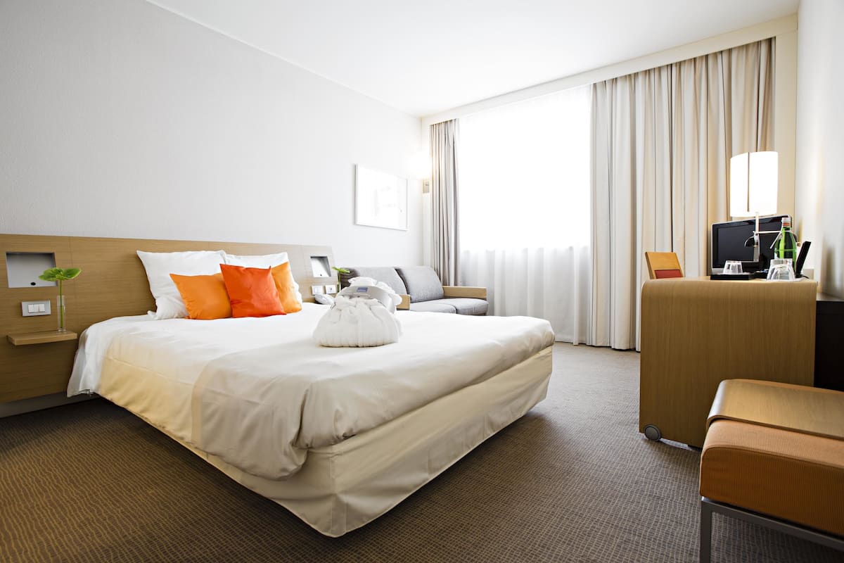 executive room, 1 king bed with sofa bed | hypo-allergenic bedding, minibar, in-room safe, desk