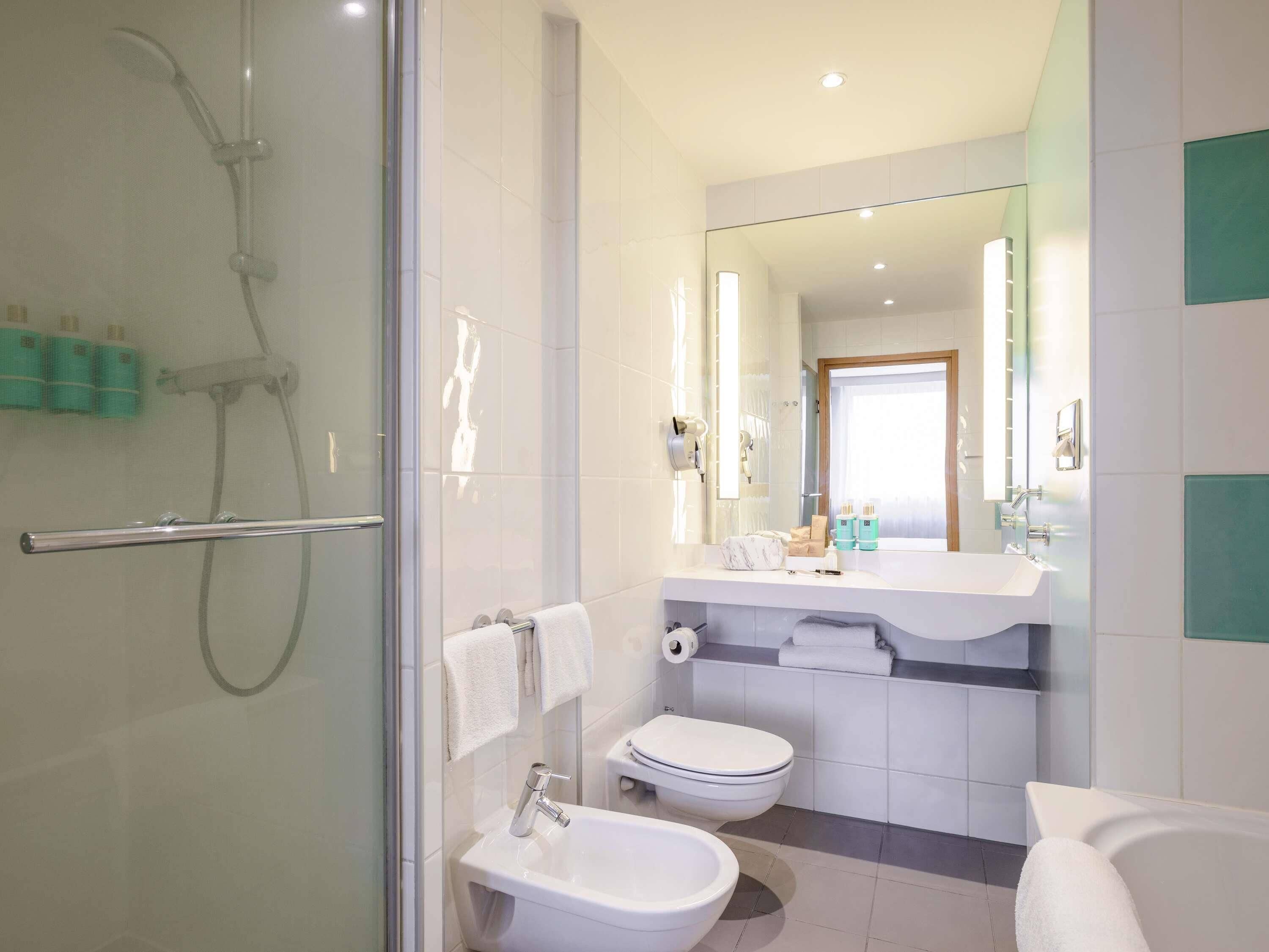 Executive Room, 1 King Bed with Sofa bed | Hypo-allergenic bedding, minibar, in-room safe, desk