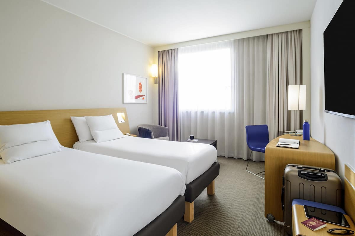 Superior Twin Room, 2 Twin Beds | Hypo-allergenic bedding available, minibar, in-room safe, desk