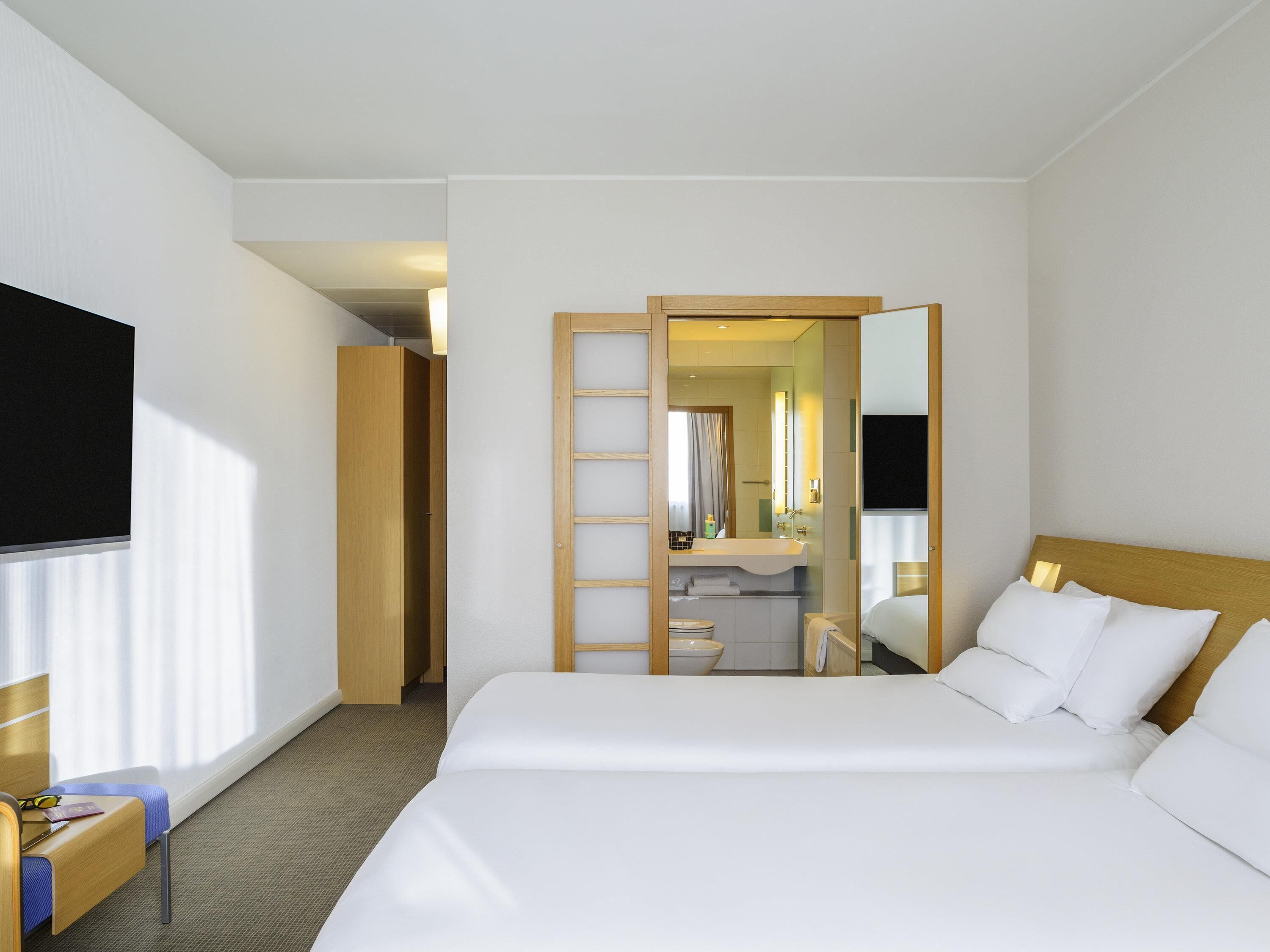 Superior Twin Room, 2 Twin Beds | Hypo-allergenic bedding, minibar, in-room safe, desk