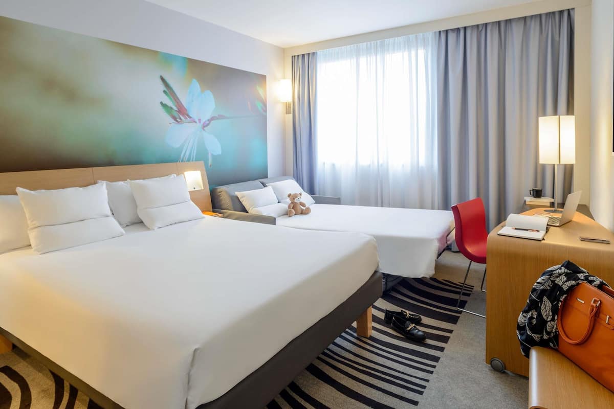 Executive Room, 1 King Bed with Sofa bed | Hypo-allergenic bedding, minibar, in-room safe, desk