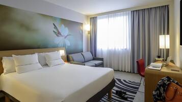 Executive Room, 1 King Bed with Sofa bed | Hypo-allergenic bedding, minibar, in-room safe, desk