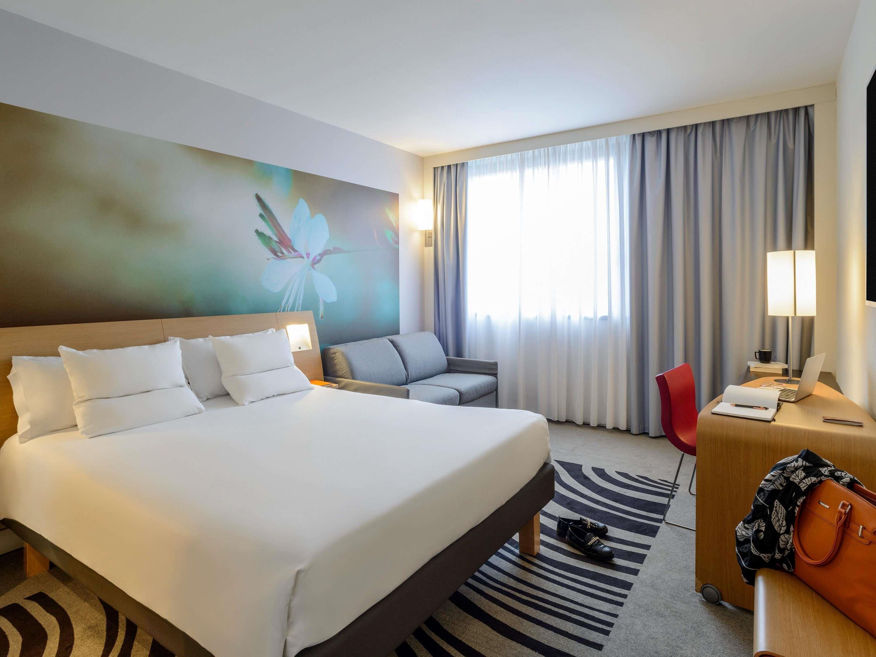 Executive Room, 1 King Bed with Sofa bed | Hypo-allergenic bedding, minibar, in-room safe, desk