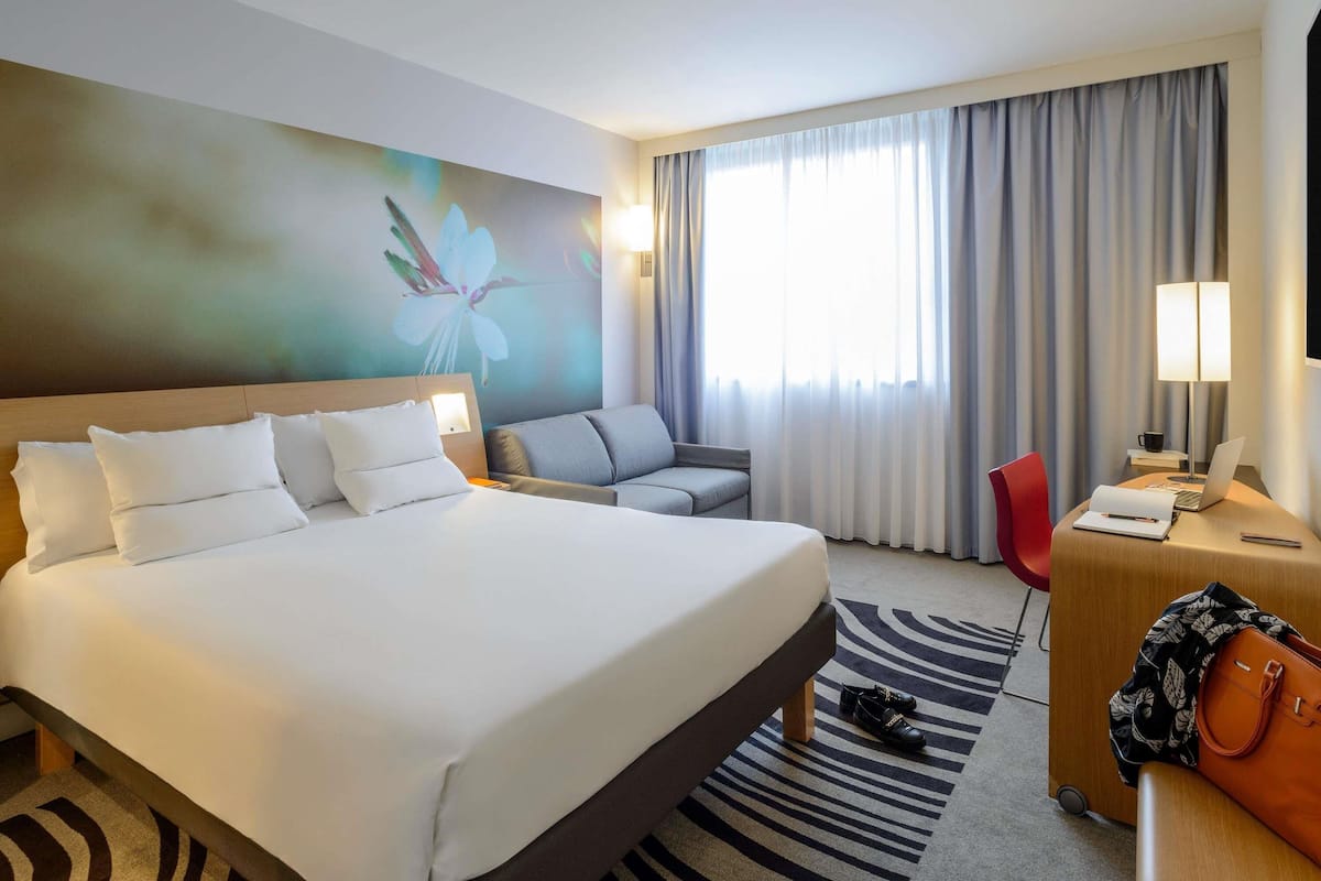 Executive Room, 1 King Bed with Sofa bed