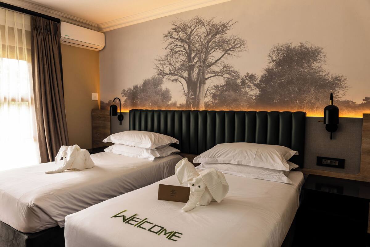 Deluxe-Zimmer, 2 Einzelbetten | Hochwertige Bettwaren, Zimmersafe, Schreibtisch, Bügeleisen/Bügelbrett