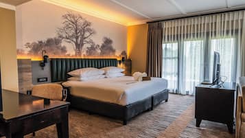 Suite, 1 King Bed with Sofa bed | In-room safe, desk, iron/ironing board, bed sheets