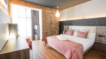 Romantische kamer | 1 slaapkamer, een minibar, een kluis op de kamer, een bureau