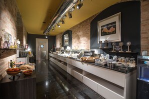 Daily buffet breakfast (EUR 16 per person) - Petit Palace Museum (Barcelona)