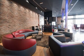 Lobby sitting area - Petit Palace Museum (Barcelona)