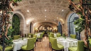 Breakfast, lunch, dinner served; Mexican cuisine, garden views