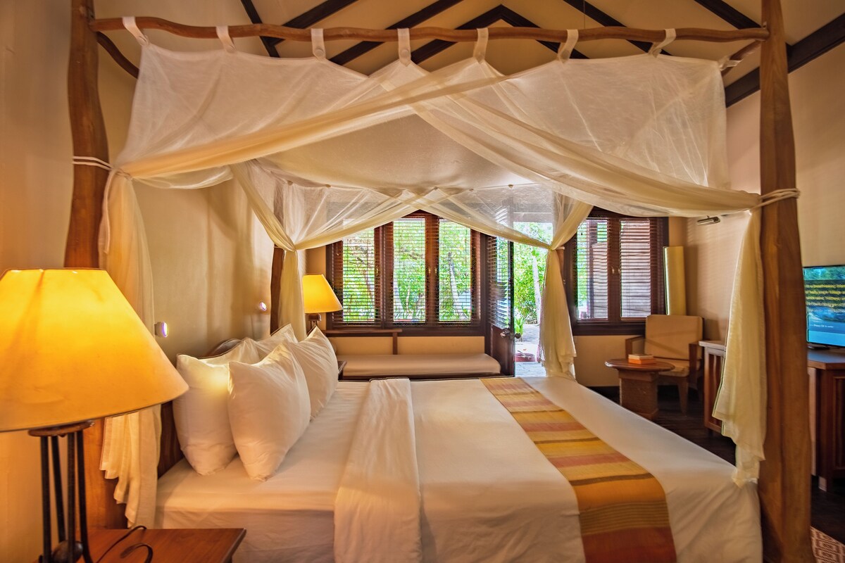 Deluxe Villa with Beach View | 1 bedroom, minibar, in-room safe, desk