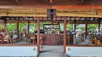 2 bars/lounges, poolside bar