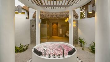 Premium Beach Villa | Bathroom | Free toiletries, hair dryer, towels