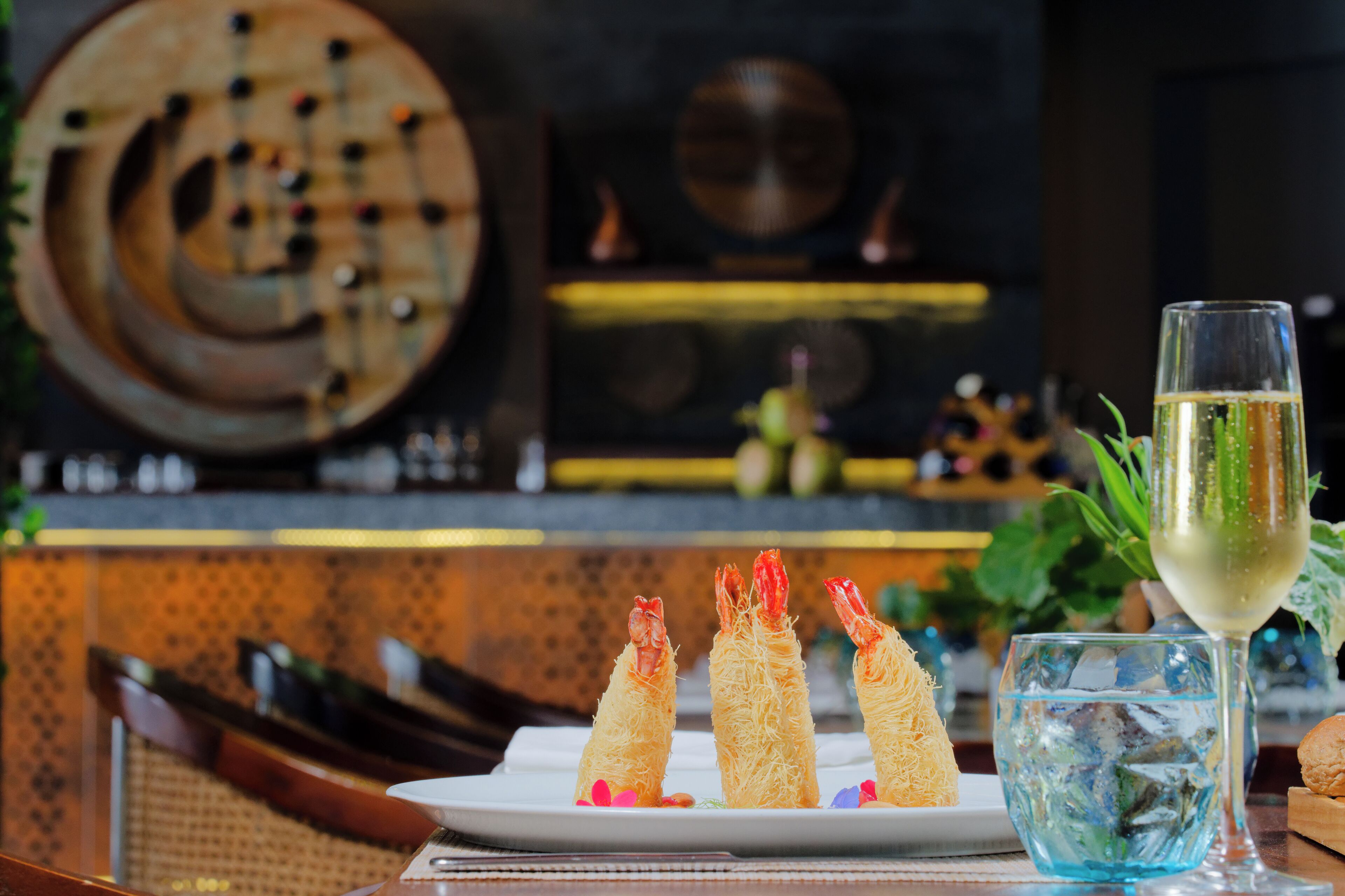 4 restaurants, breakfast, lunch, dinner served; international cuisine