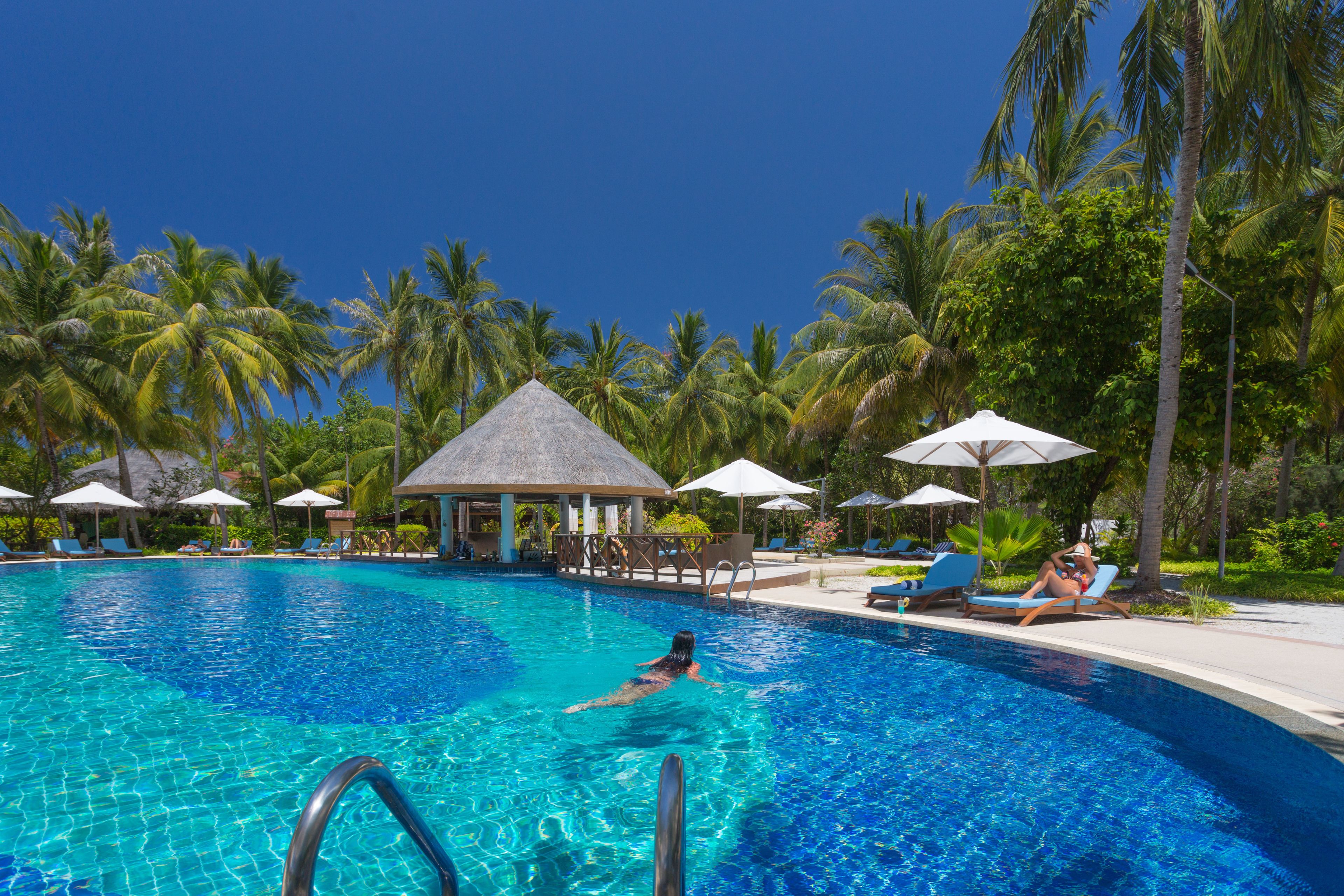 Outdoor pool, pool umbrellas, sun loungers