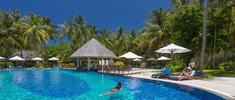 Outdoor pool, pool umbrellas, sun loungers