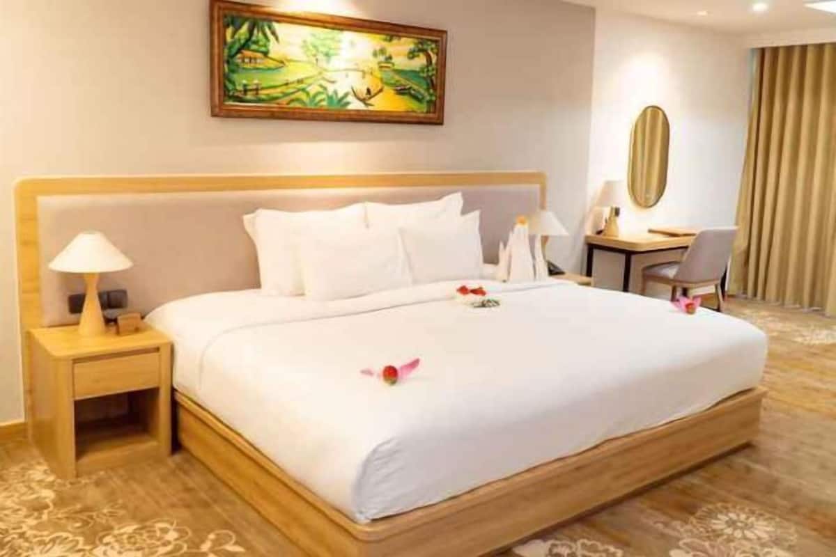 Minibar, in-room safe, desk, blackout curtains