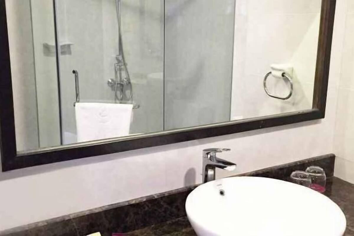 Bathroom | Free toiletries, hair dryer, bathrobes, slippers