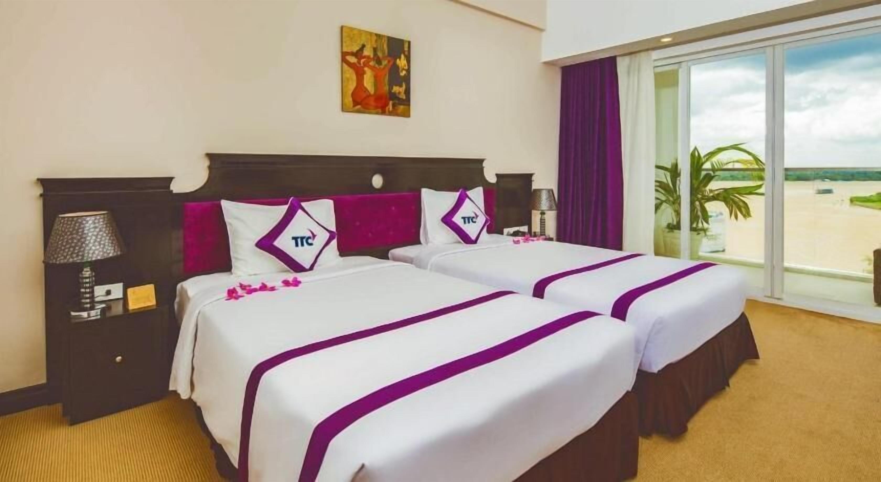 Minibar, in-room safe, desk, blackout drapes