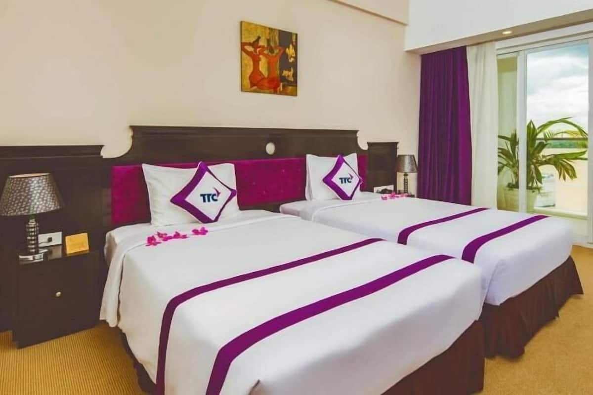 Minibar, in-room safe, desk, blackout drapes