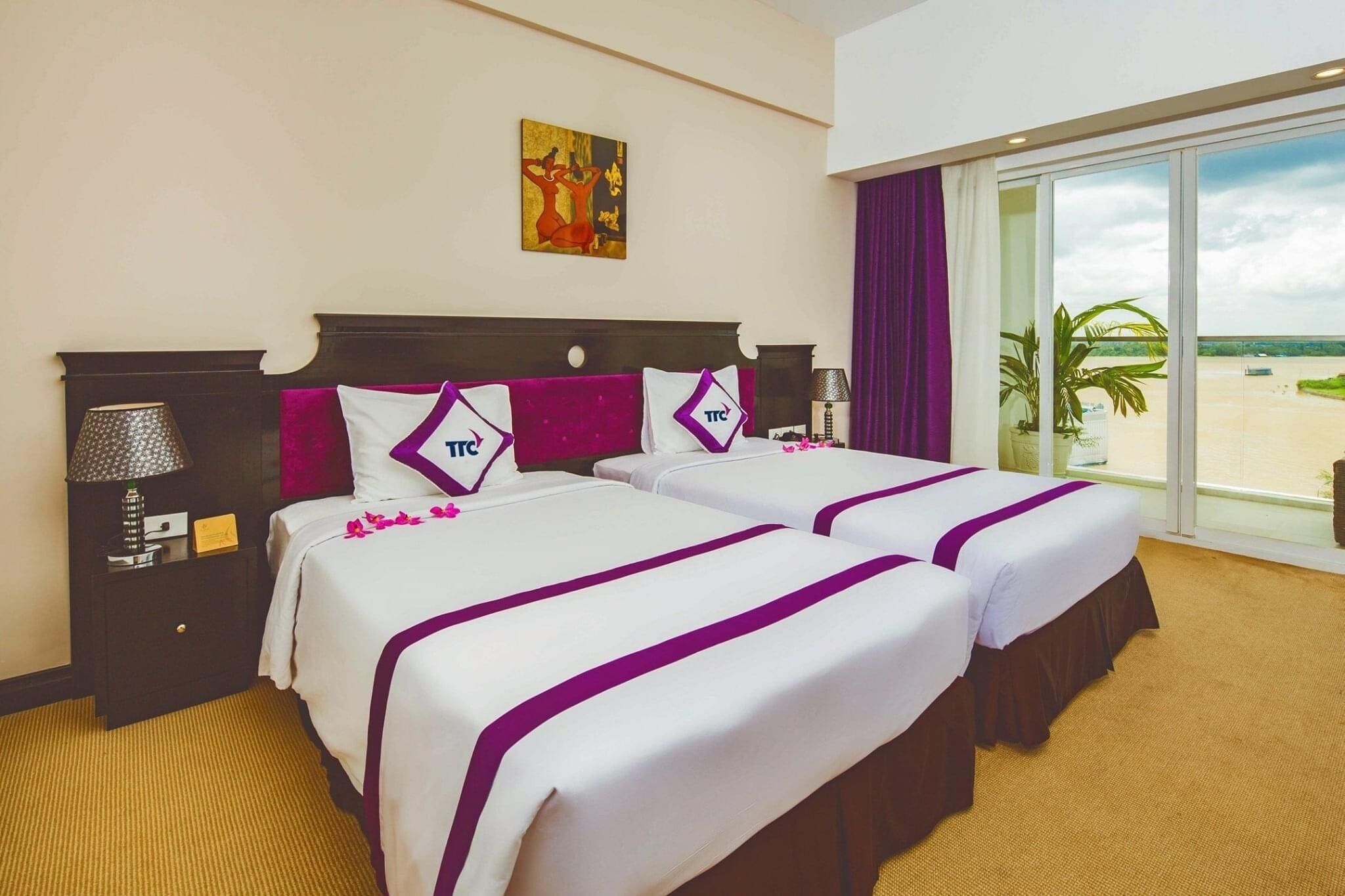 Chambre Deluxe avec lits jumeaux, vue fleuve | Vue de la chambre