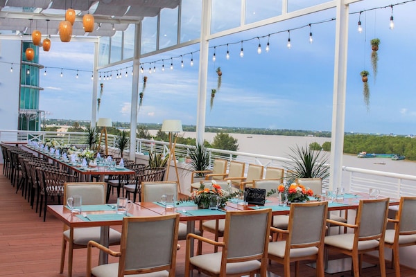 Kahvaltı, öğle yemeği sunulur, uluslar arası mutfak, açık havada yemek