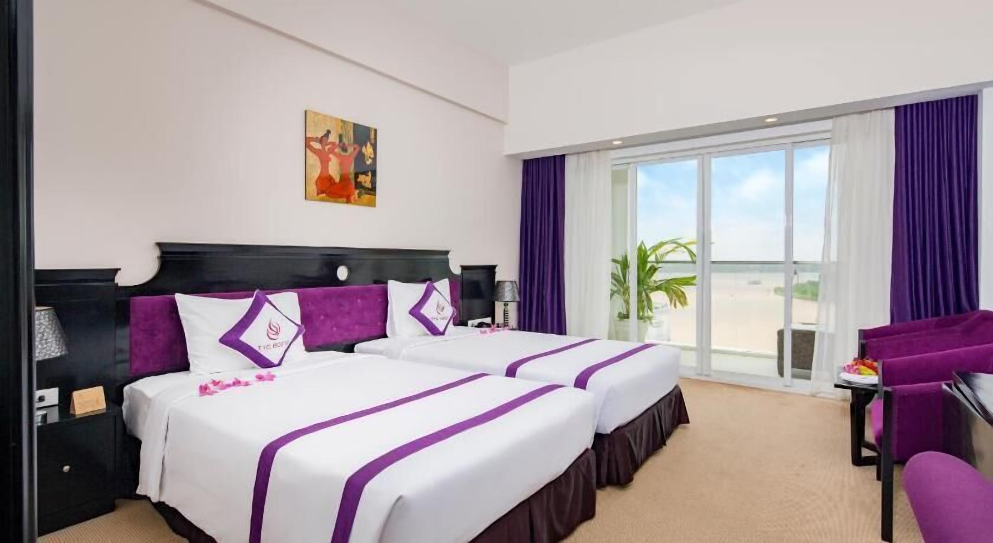 Minibar, in-room safe, desk, blackout drapes