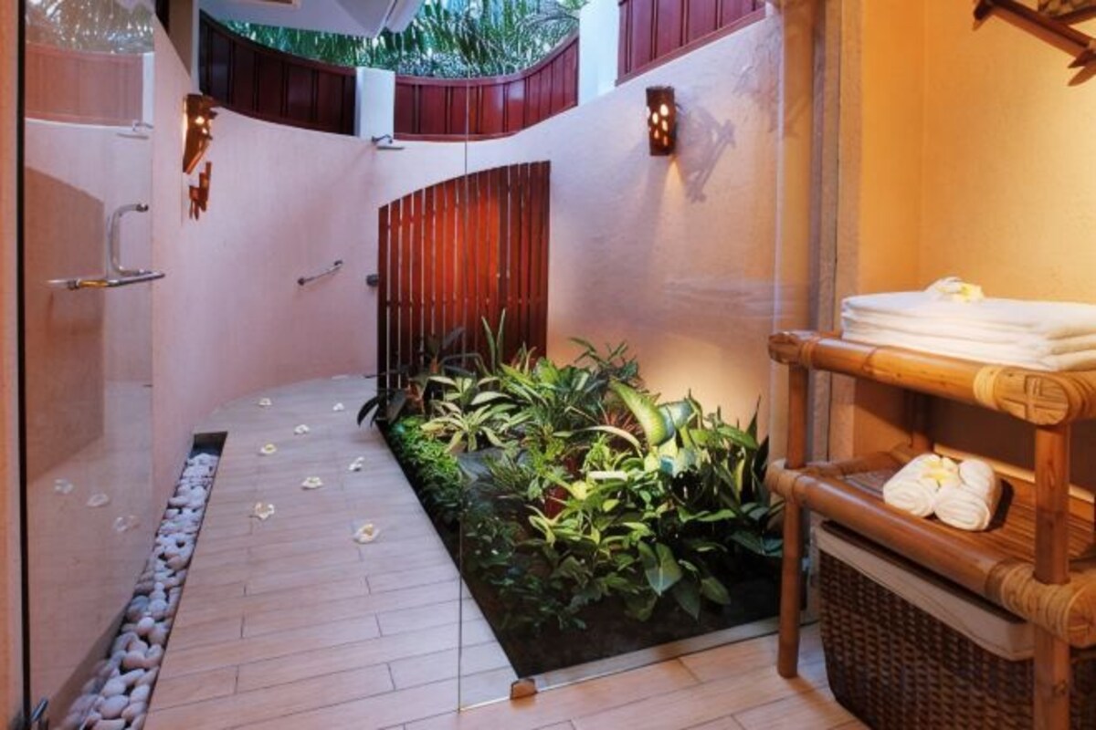 Bathroom | Free toiletries, hair dryer, towels
